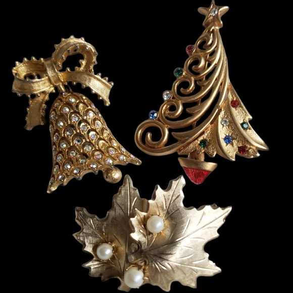 Vintage Rhinestone & Pearls Christmas Theme Pins- Tree 🎄 Bell 🔔 & Leaf 🍃 - Picture 1 of 4